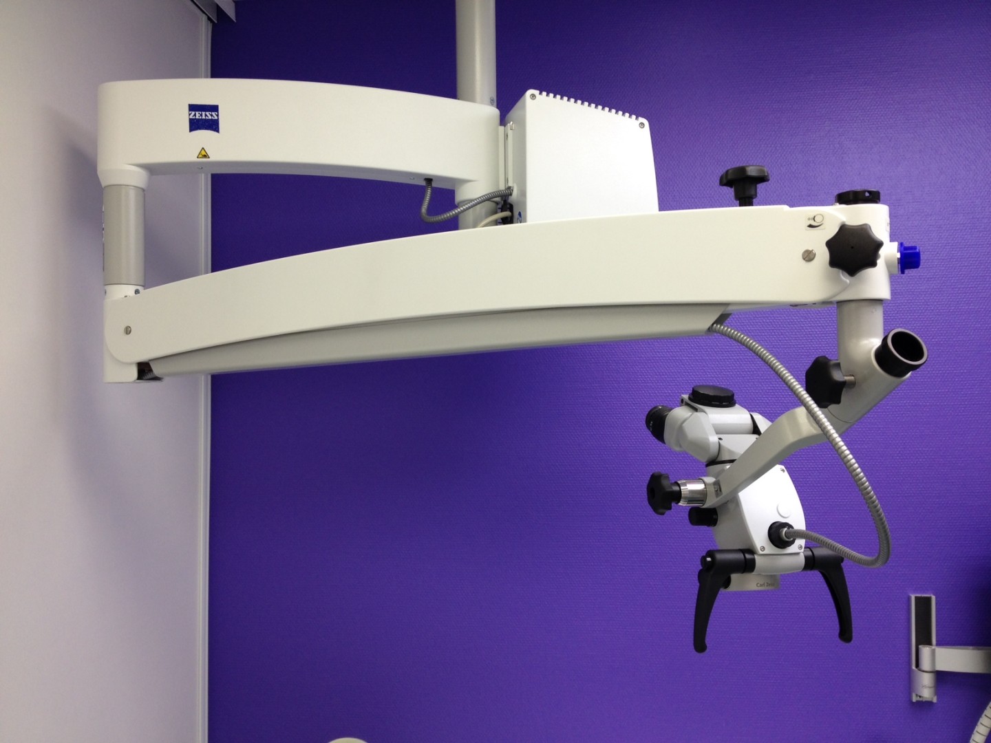 Microscope numérique pour les soins sous aide optique